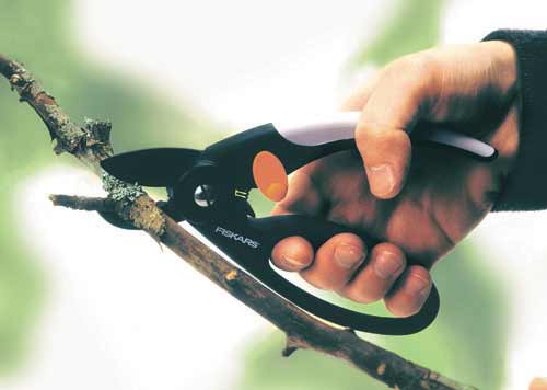 Увеличенная фотография Секатор Fiskars с защитой для пальцев